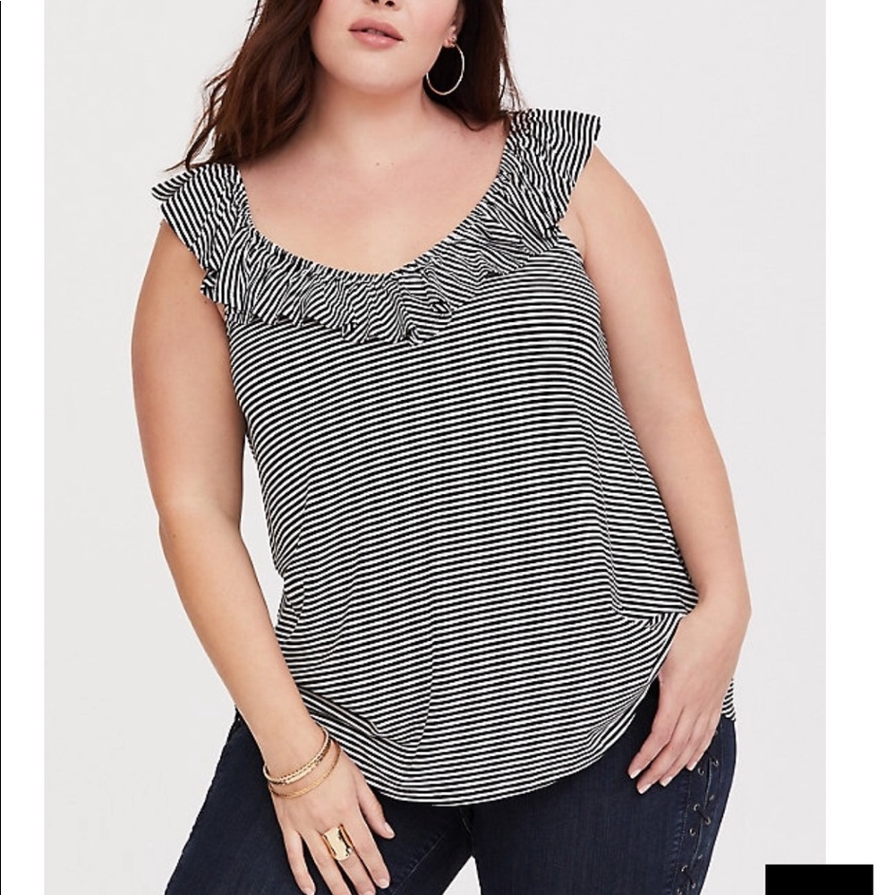 Black and white torrid 4x super soft ruffle top